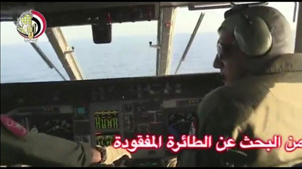 Egyptian army finds human remains of crashed plane passengers