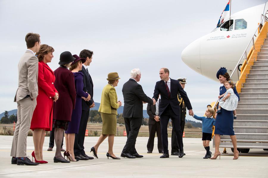 Kids in tow, Prince William starts Canadian tour