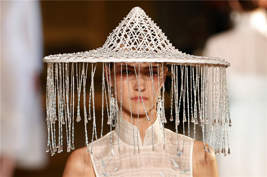 Chinese designer's work shines at Paris Fashion Week