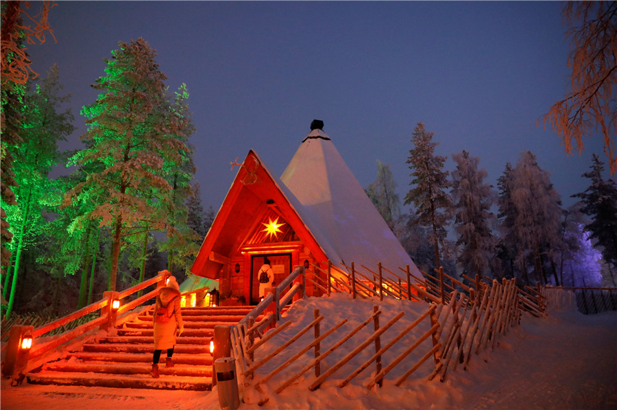 In Lapland home, Santa prepares for Christmas