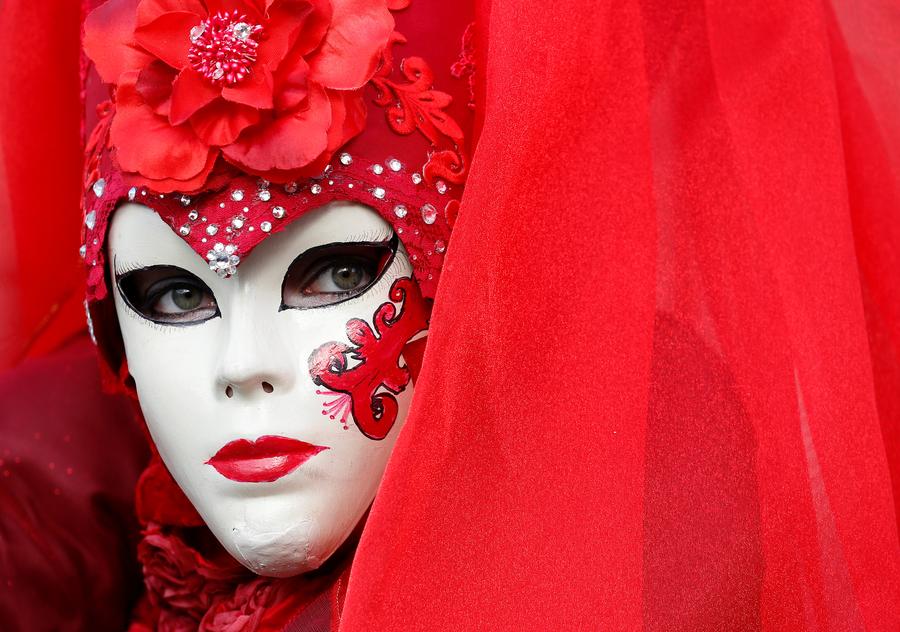 Venice Carnival opens with spectacular water show and masquerade