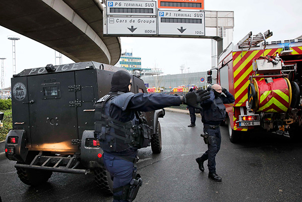 Man shot dead after seizing soldier's gun at Paris Orly airport