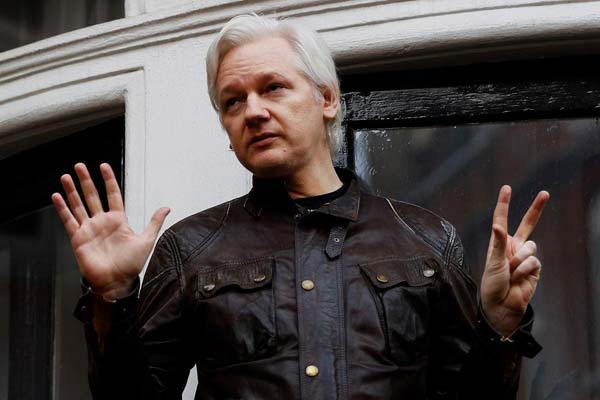 Diplomatic moves underway to resolve Assange standoff in London