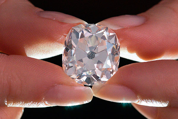 Junk-sale diamond fetches over $800,000 at auction