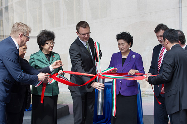 Vice-Premier attends groundbreaking ceremony for TCM center in Budapest