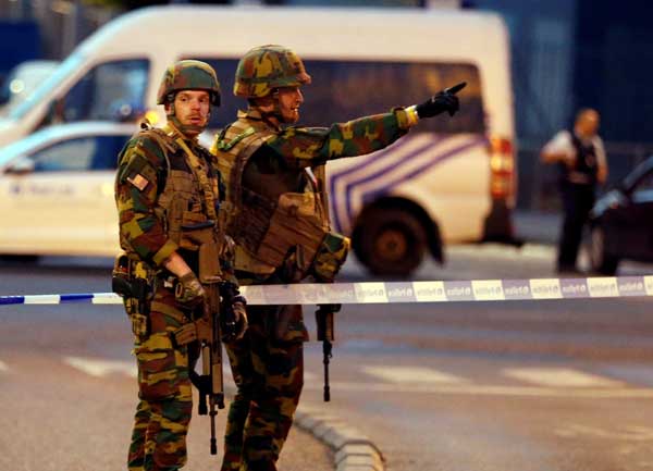 Suspect shot after explosion at Brussels train station