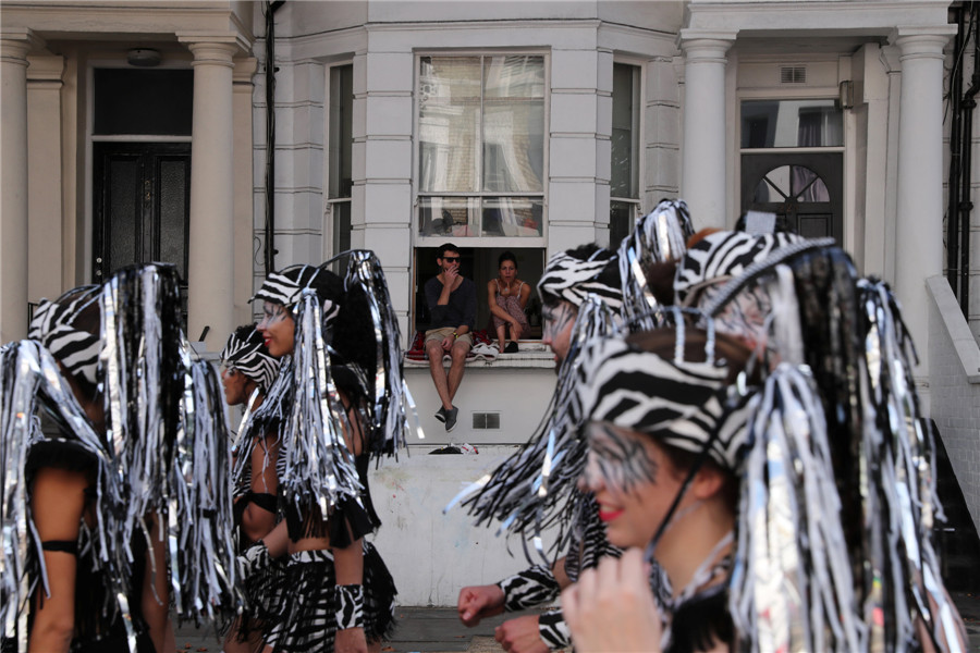 Thousands of revelers enjoy colorful Notting Hill Carnival