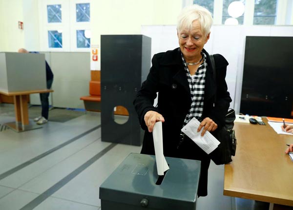 Germans start to vote for next parliament