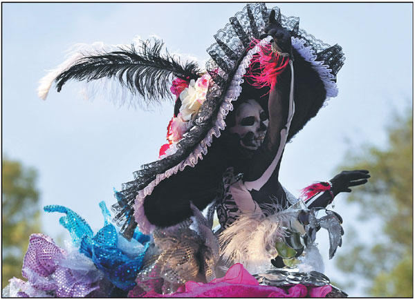 Day of Dead parade honors Mexican quake victims, rescuers