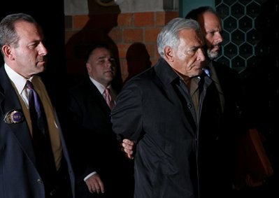Strauss-Kahn's IMF future hinges on bail hearing