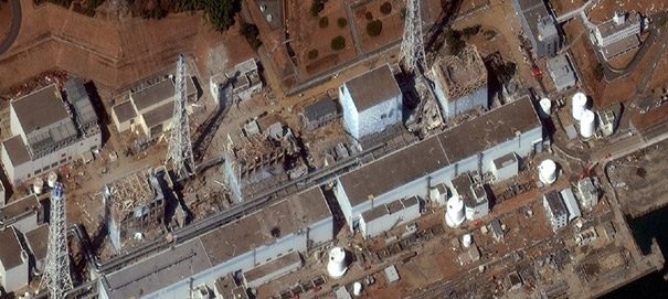 Japan lays power cable in race to stop radiation