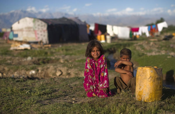 Afghan parents dream to see children go to school