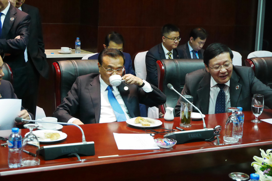 A fast lunch for Premier Li