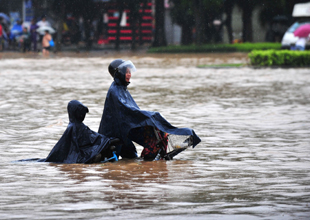 广西南宁遭暴雨袭击