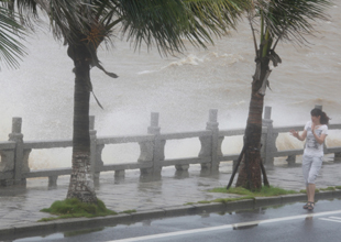 台风“灿都”登陆广东吴川