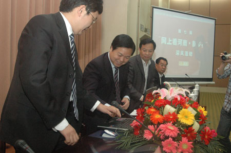 春雨润新城“网上看河南”采风团抵达新乡