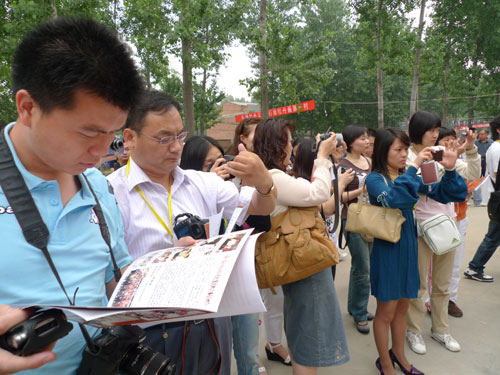 艺术在民间 走入农民牡丹画创作第一村[组图]