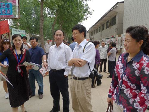 艺术在民间 走入农民牡丹画创作第一村[组图]