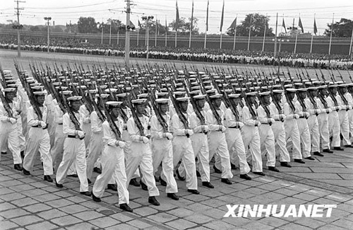 1954年：装备“苏式”武器