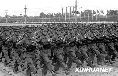 1954年：装备“苏式”武器