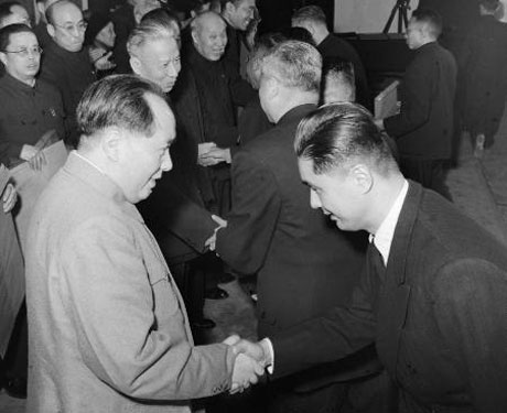 荣毅仁：“红色”的民族资本家