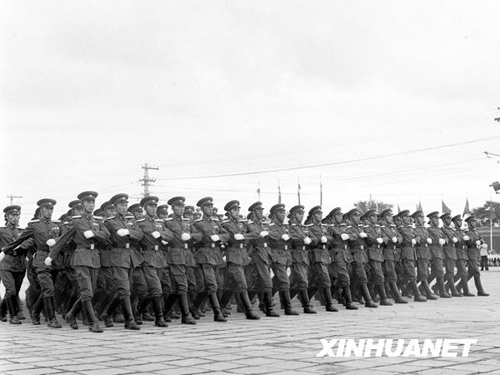 1955年：实行军衔制 换装大阅兵