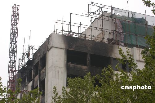 武汉市政府大楼今日上午着火 大火现已被扑灭