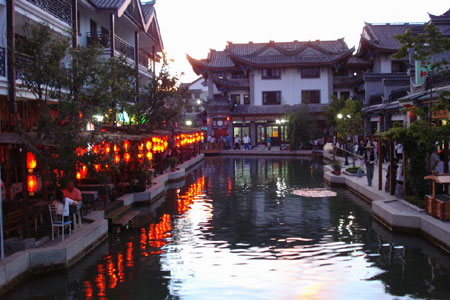 楚雄彝人古镇被评为中国最美十大主题公园