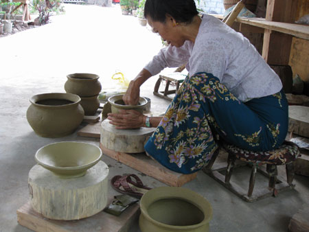 西双版纳傣族园组织非物质文化遗产培训