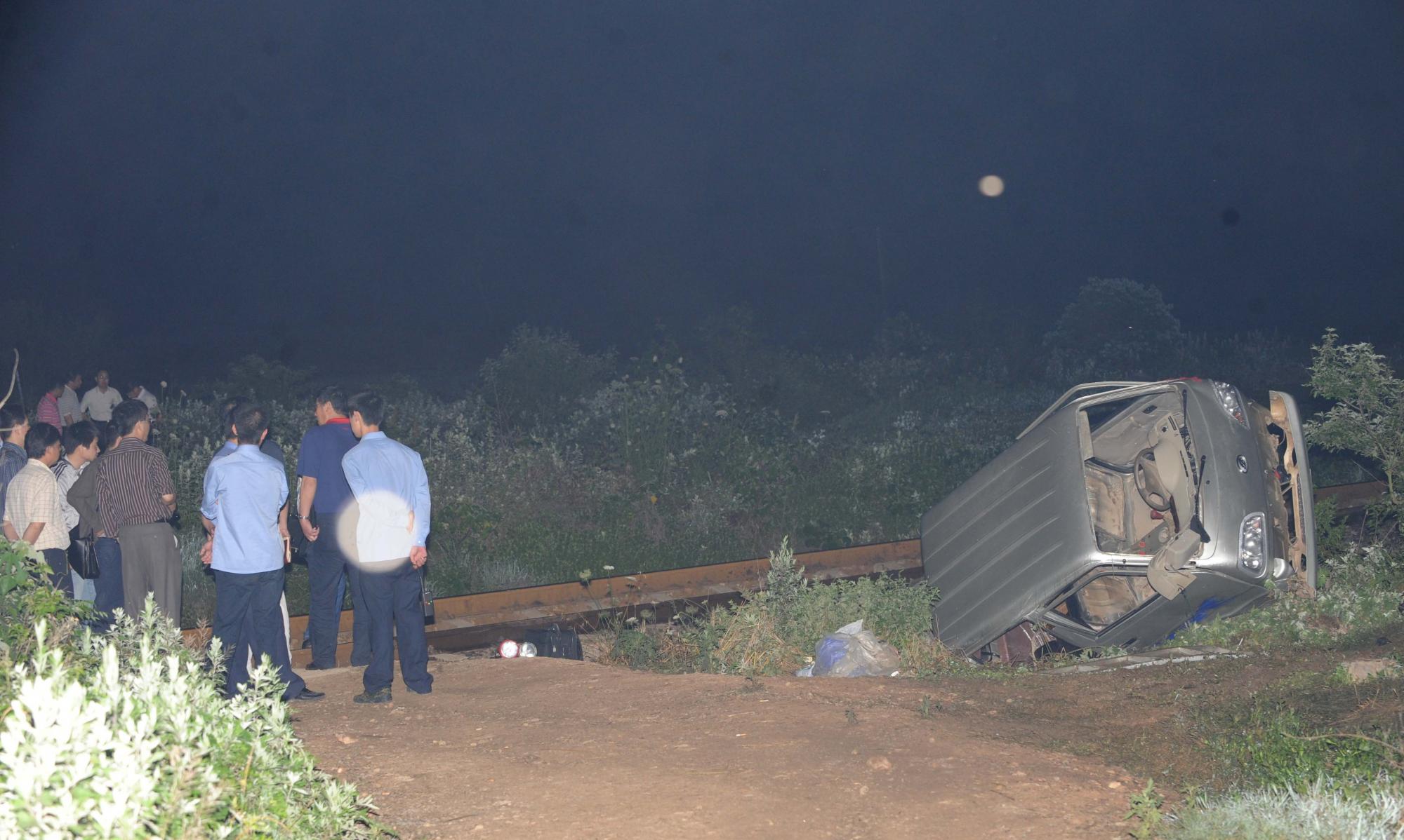 湖北发生一起火车与汽车相撞事故　9人死亡