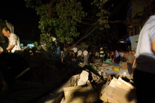 湖南郴州两列车相撞3死60余伤 铁道部长赴现场