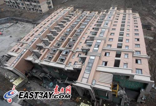 上海塌楼事件确认官员入股 股东中有镇长助理