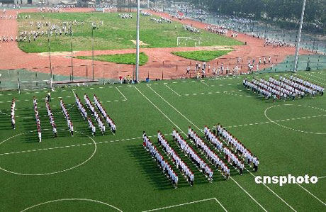 北京十万学生开始国庆游行庆典训练[组图]