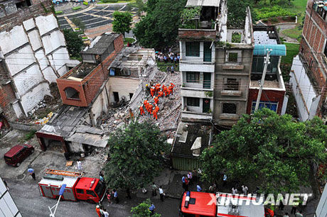 柳州发生在拆楼房倒塌事故 已造成2人死亡[组图]