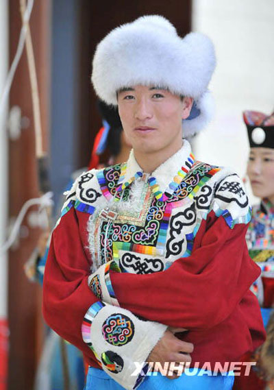 多姿多彩的乌珠穆沁蒙古族服饰[组图]