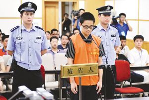 网友搜出照片称杭州飙车案被告以替身出庭(图)