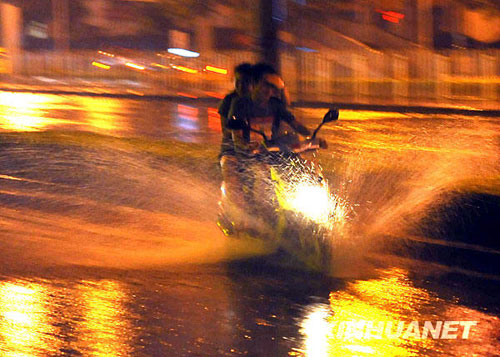 特大暴雨袭击京城[组图]