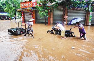 重庆铜梁县城最深积水达5米上万人被困
