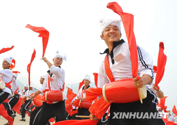 国庆群众游行安塞腰鼓方阵在京参加合练[组图]