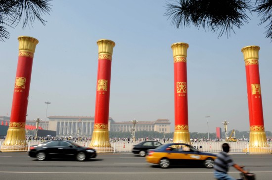 设计者称56根民族团结柱将继续屹立天安门广场