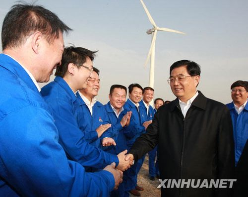 胡锦涛考察山东 和村民代表在农家院围坐(图)