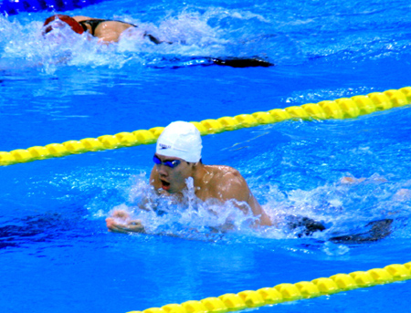 张子山获全运会男子200米个人混合泳冠军
