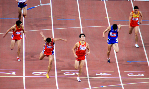 飞人刘翔夺得全运会110米栏冠军[图]