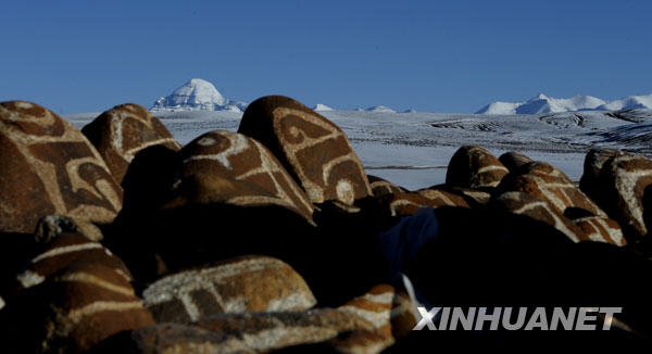 西藏阿里的神山圣湖