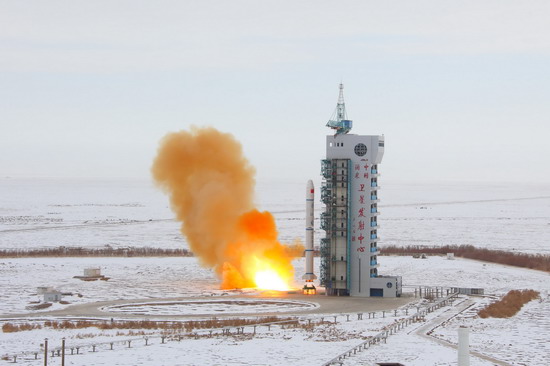 中国在酒泉成功发射一颗空间实验卫星(组图)