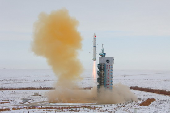 中国在酒泉成功发射一颗空间实验卫星(组图)