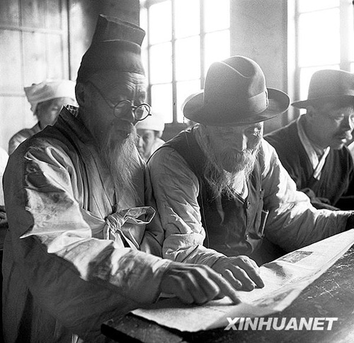 让更多人识字：建国初期扫盲纪实