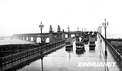 1968年：扬子江上架钢虹