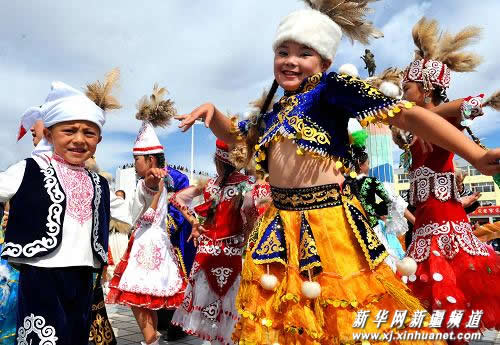 万人共舞“卡拉角勒哈”