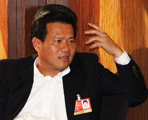 全国第十一届人大代表,福建省南平市长龚清概 摄影 胡美东